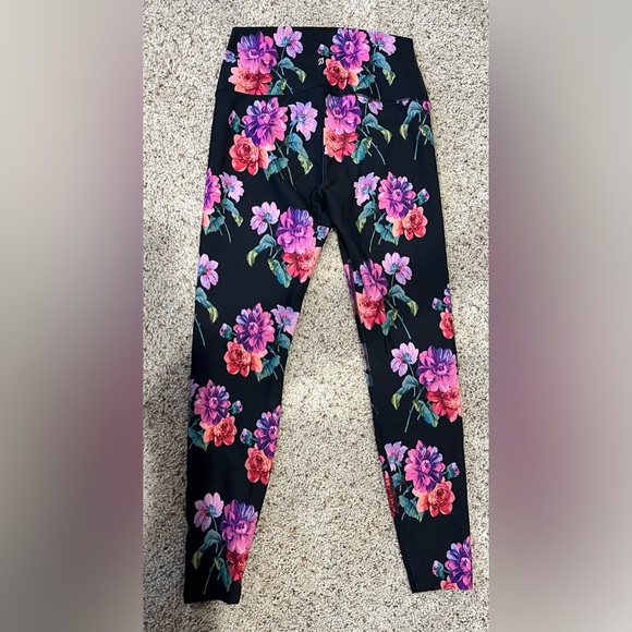 EUC Peloton cadet flower leggings, medium - Picture 3 of 3